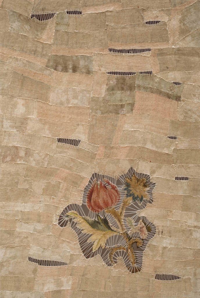 Sidival Fila, ST FIORE ANTICO 01, 2019, Fleur ancienne cousue à la main et lin restauré, coupé, collé et cousu, sur métier à tisser, 49 x 35,5 cm - Galerie Poggi