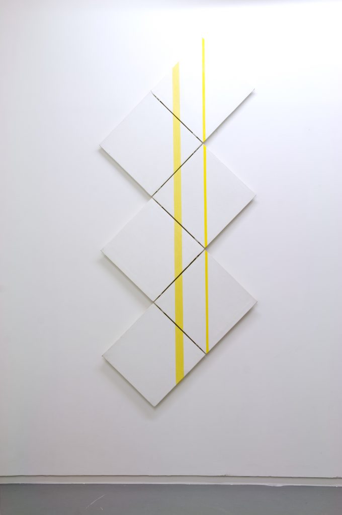Kees Visser, Sans titre (cube painting), 1973, Acrylic on canvas, six panels, metal hinge