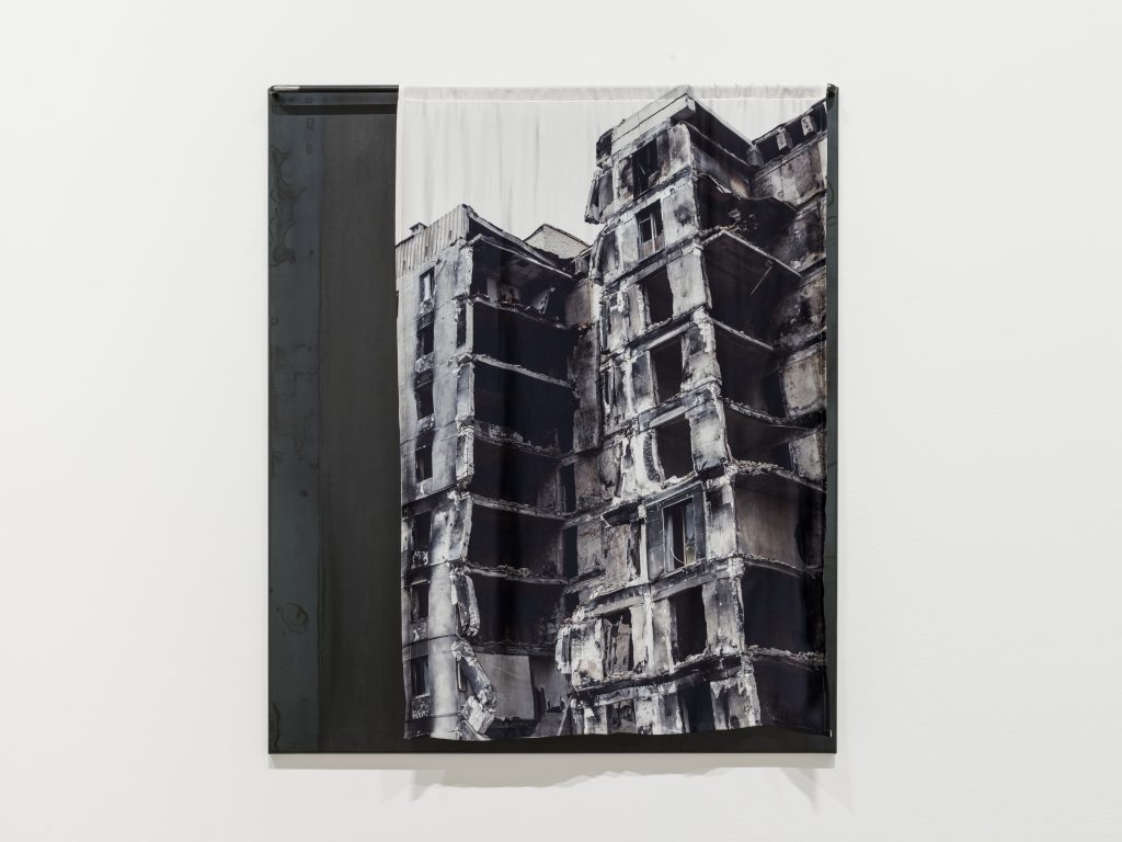 Nikita Kadan, The Broken Pole I, 2019, Steel, silk and digital print, Installation : 140 x 120 cm, Print on silk : 90 x 135 cm