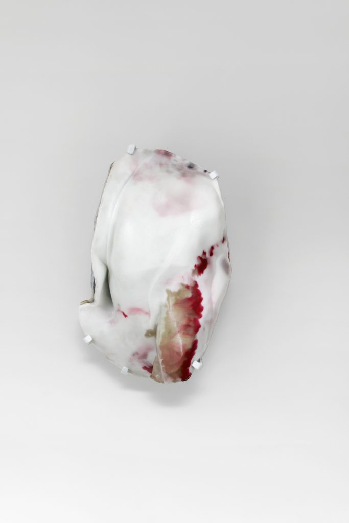 Ittah Yoda, L’objet de tes nuits blanches I, 2021, Sculpture in pâte de verre, 18kg, Unique work + 1AP