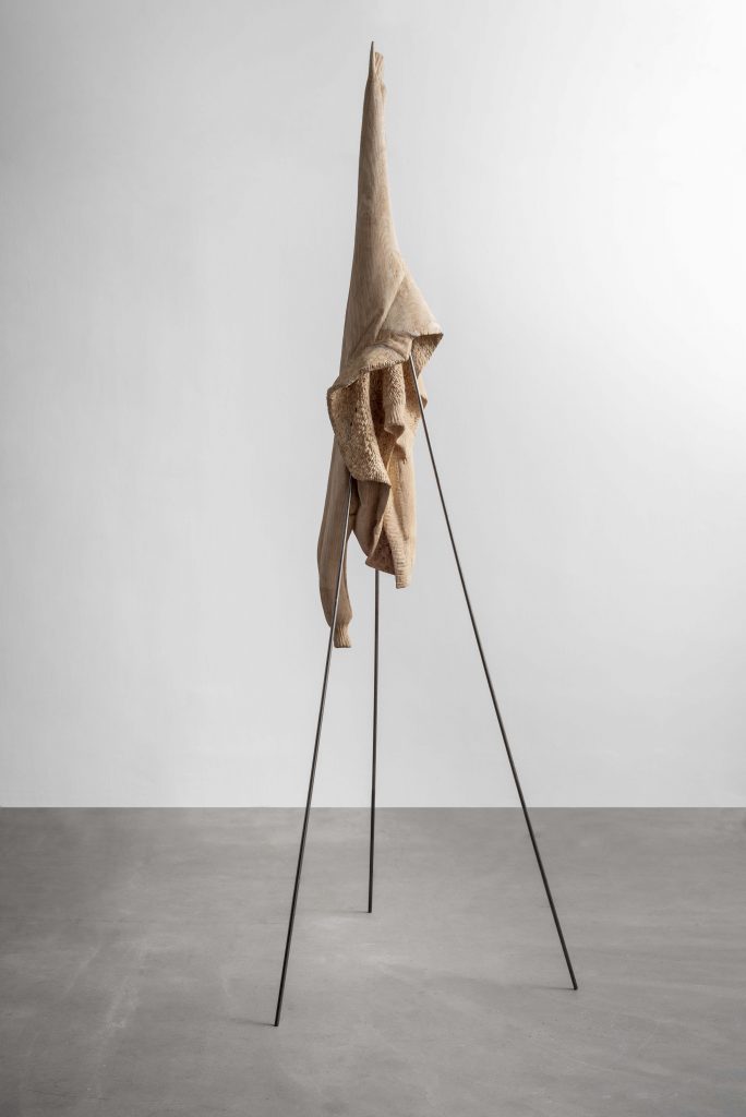 Štefan Papčo, Bonekan Movement III Absolut series, 2019, Wood, steel, 280 x 110 x 110 cm, unique