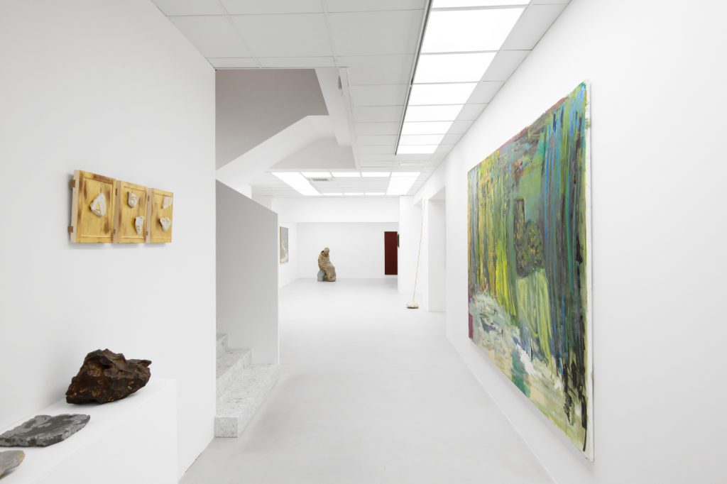 Exhibition view, "The First Stone" at Galerie Poggi, Paris, 2023 © Aurélien Mole