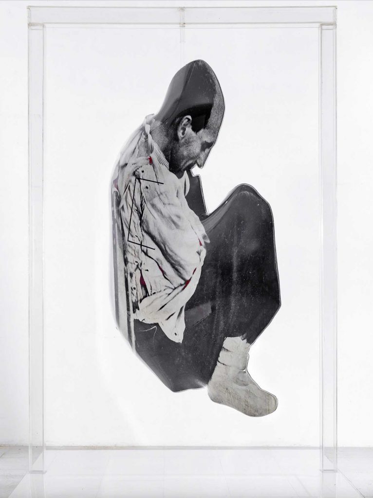 Darío Villalba, La Espera Blanca, 1993. Three-dimensional construction, oil, photographic emulsion, aluminum and methacrylate, 253 x 182 x 179 cm