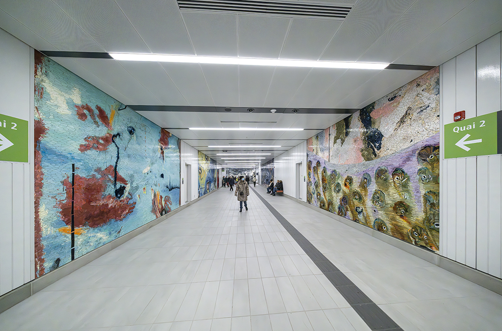 Manuel Mathieu, Le Mont Habité, 2025, Installation view, Réseau express métropolitain, Station Édouard Montpetit, Montreal (CAN), 2025