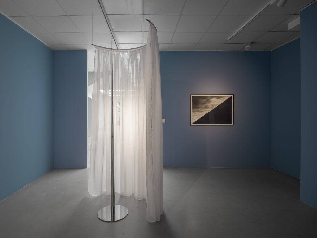 Nikita Kadan, Galerie Poggi, Paris (FR), 2025, "Rubble Flowers", Exhibition view, © .Kit