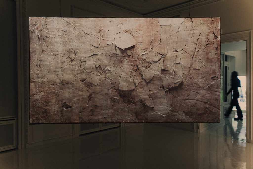 Sarah Brahim, She said, it’s always two bodies, 2023, Video on clay sculpture, 140 x 240 x 6 cm, 36' 48', Courtesy of the artist, Photo : © Lawrence Hills