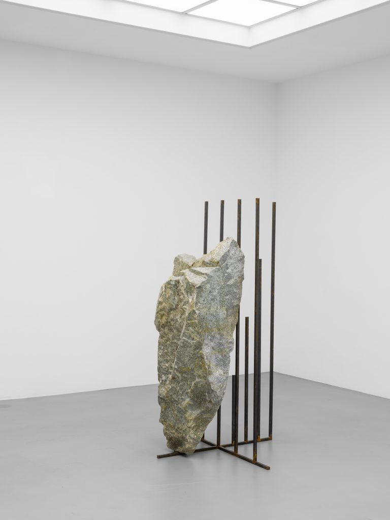 Stefan Papco, Galerie Poggi, Paris, 2025, Exhibition view, "Floating Mountain", Photo : .Kit