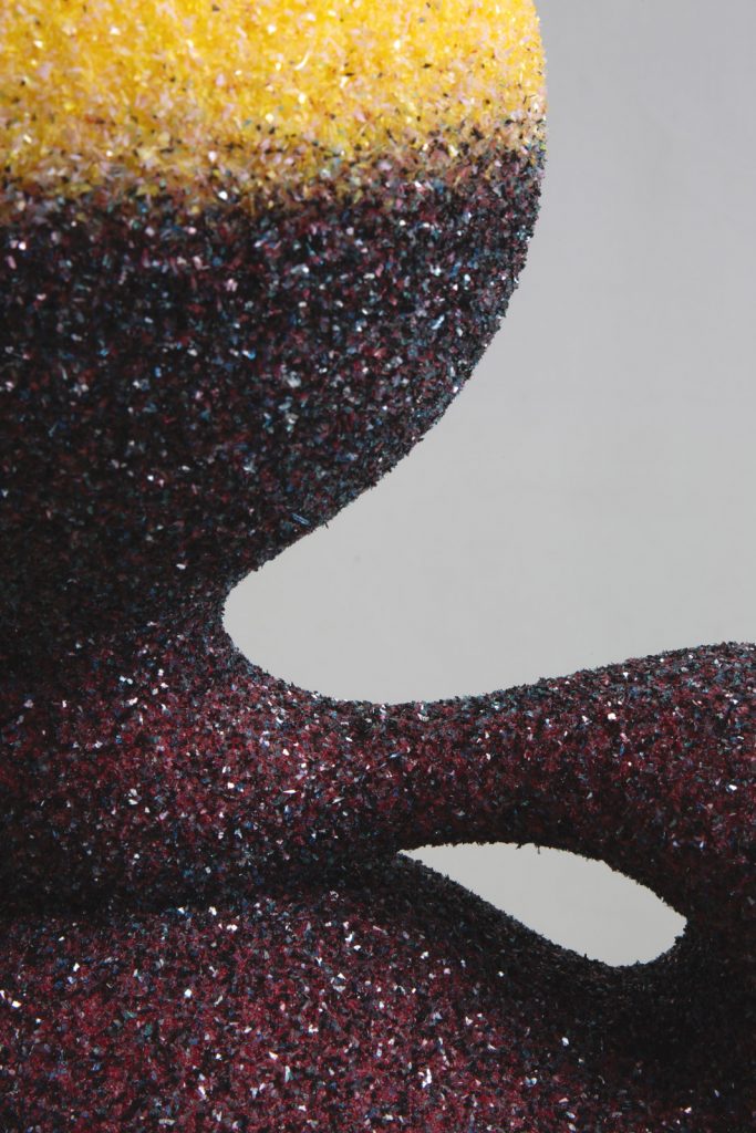 Vincent Beaurin, Nout, 2026, Figure : polystyrene, epoxy, glass flakes, marble sand, Base : Bétacryl, 155 x Ø 38 cm