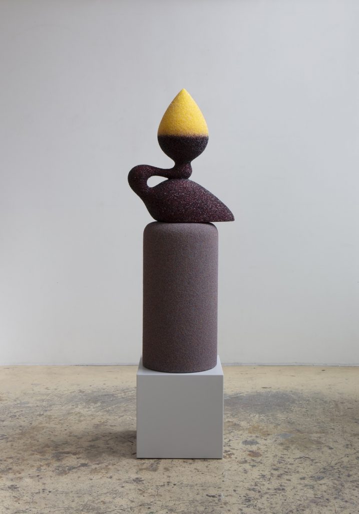 Vincent Beaurin, Gaïa, 2026, Figure : polystyrene, epoxy, glass flakes, marble sand, Base : Bétacryl, 160 x Ø 38 cm