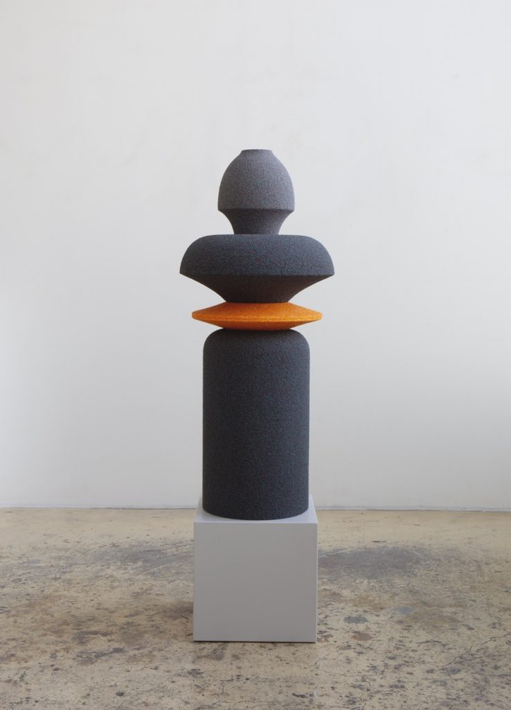 Vincent Beaurin, Nout, 2026, Figure : polystyrene, epoxy, glass flakes, marble sand, Base : Bétacryl, 155 x Ø 38 cm