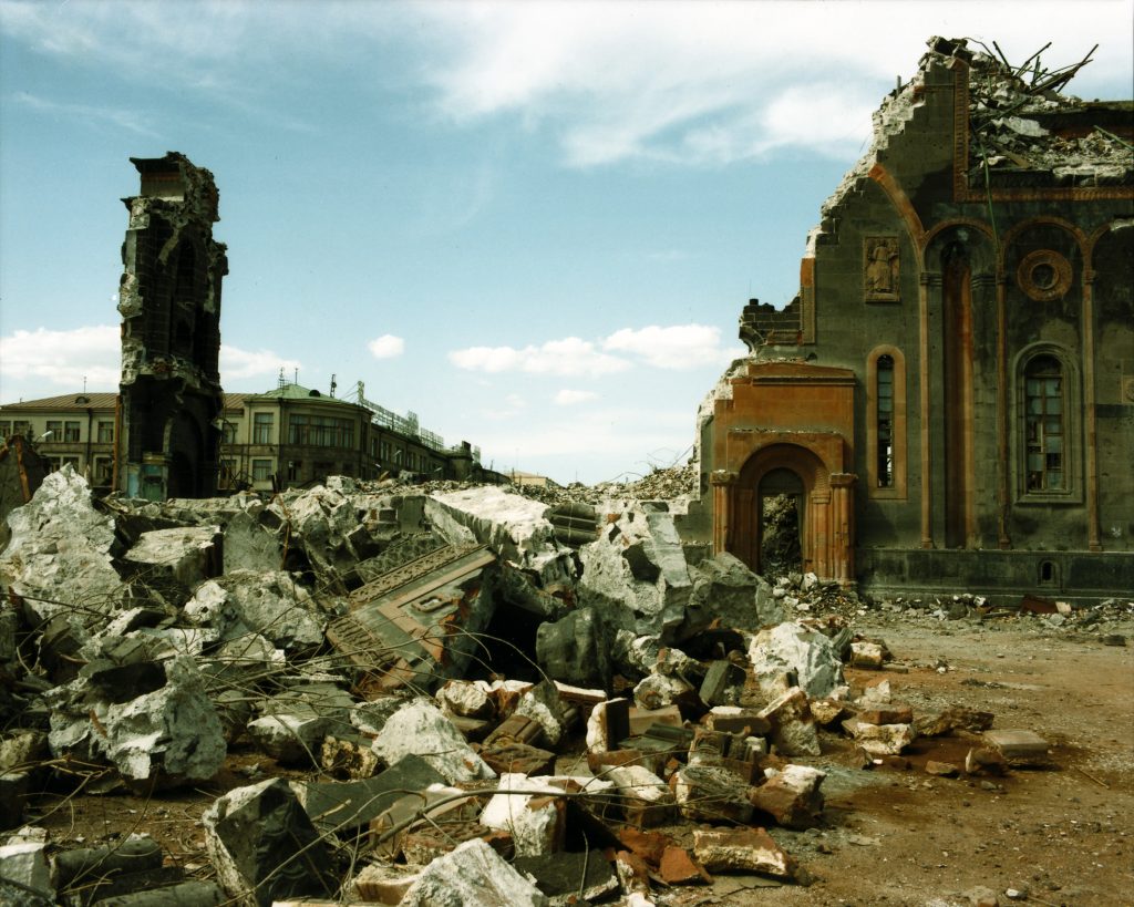 Sophie Ristelhueber, Arménie 1, 1989, Color silver gelatin print, 50 x 60 cm